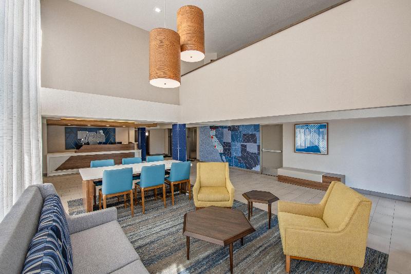 Holiday Inn Express-National City COM
