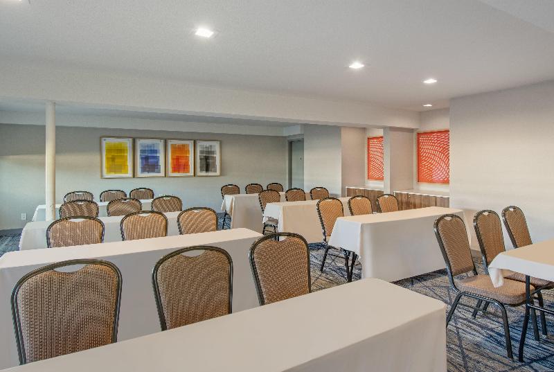 Holiday Inn Express-National City CON