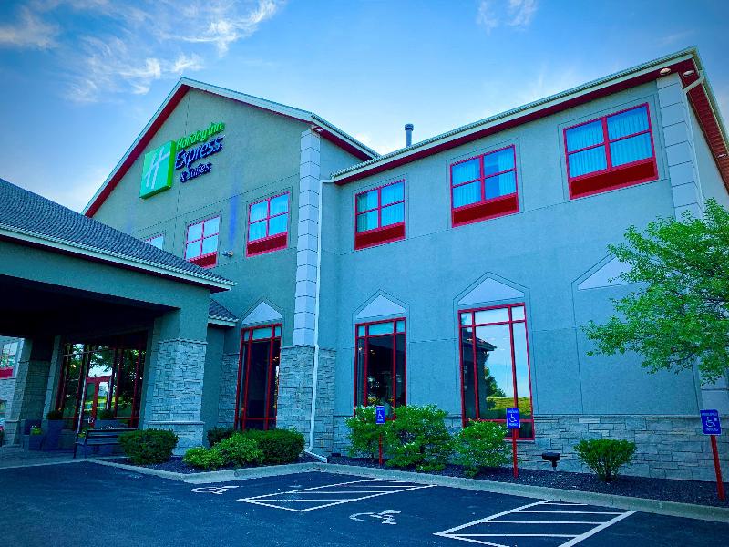 Holiday Inn Express & Suites Olathe North By IHG