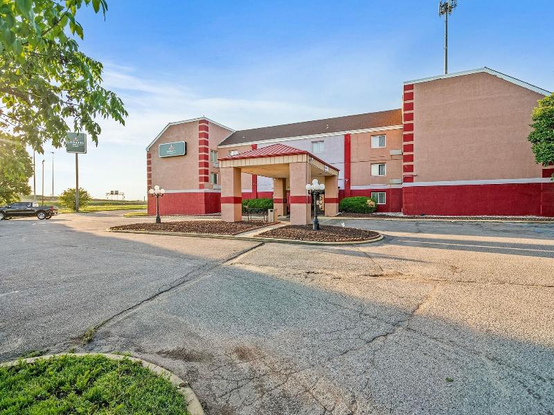 Coratel Plus Suites Wichita West Airport