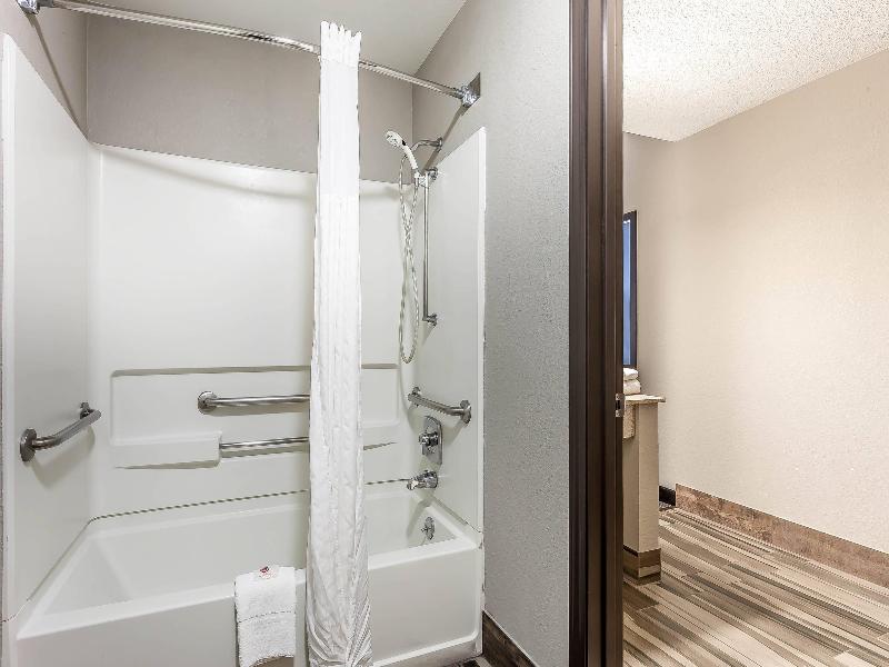 Comfort Inn Cleveland Airport image