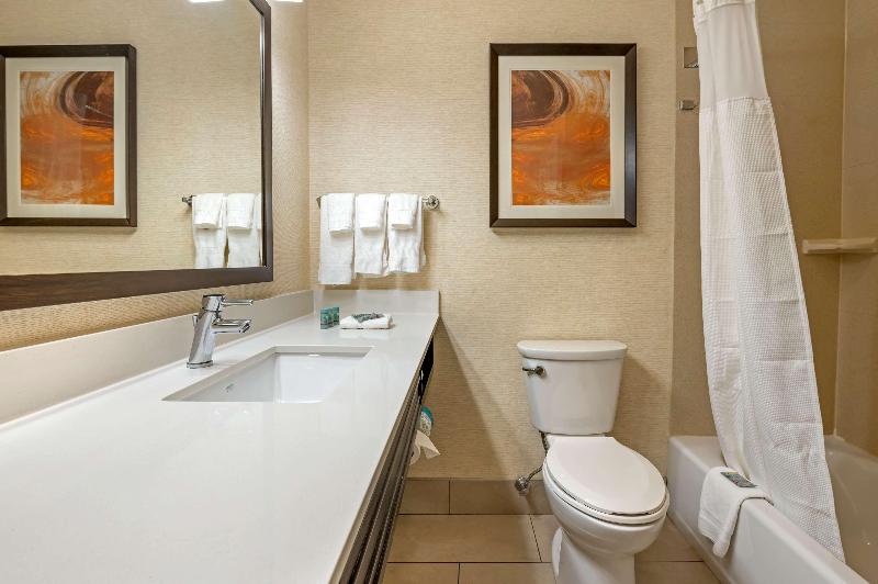 Best Western Hilliard Inn & Suites image