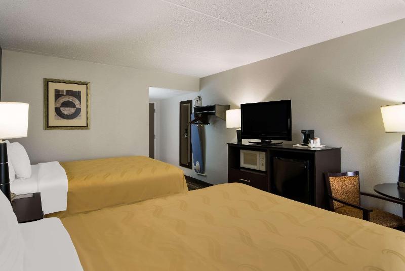 Quality Inn Aurora - Image 10
