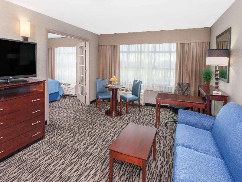 Wyndham Garden Elk Grove Village/O'Hare image