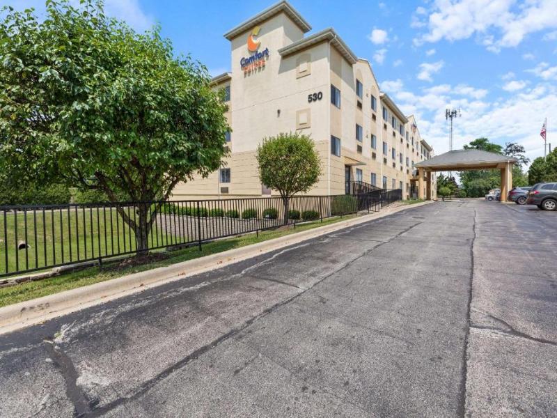Comfort Suites Lombard - Addison image