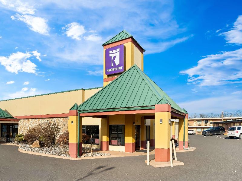 Knights Inn Montgomeryville image