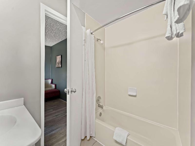 Knights Inn Montgomeryville image