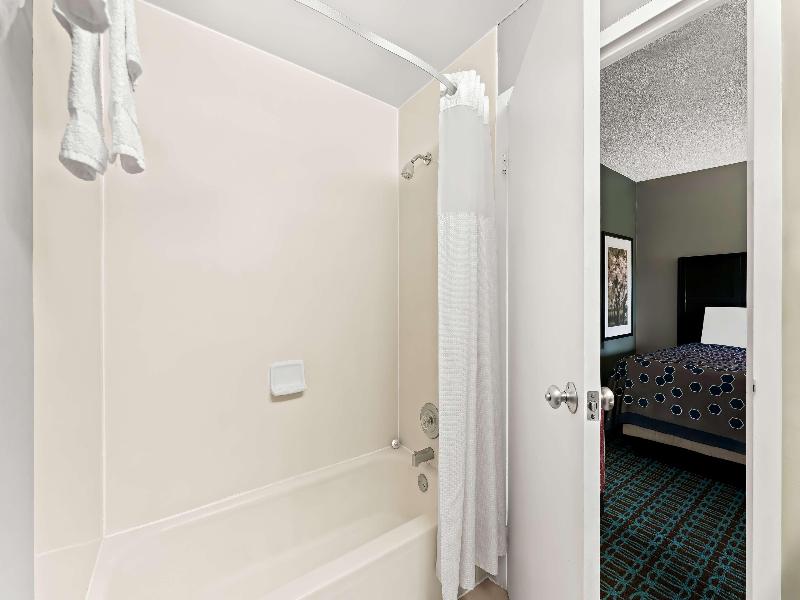 Knights Inn Montgomeryville image