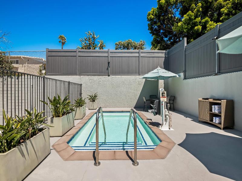 Quality Inn & Suites Hermosa Beach image
