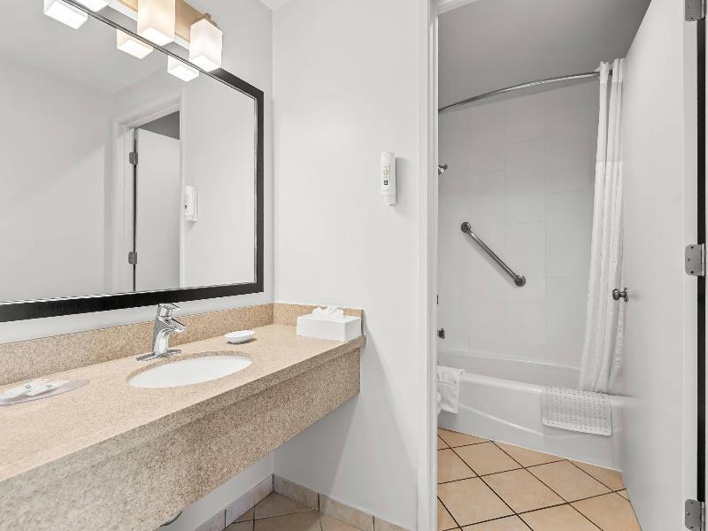 Quality Inn & Suites Hermosa Beach image