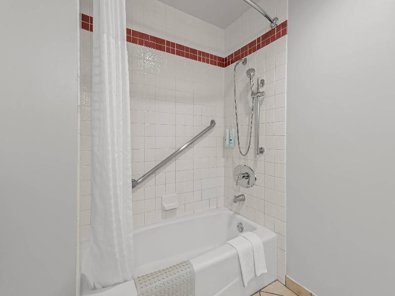 Quality Inn & Suites Hermosa Beach image