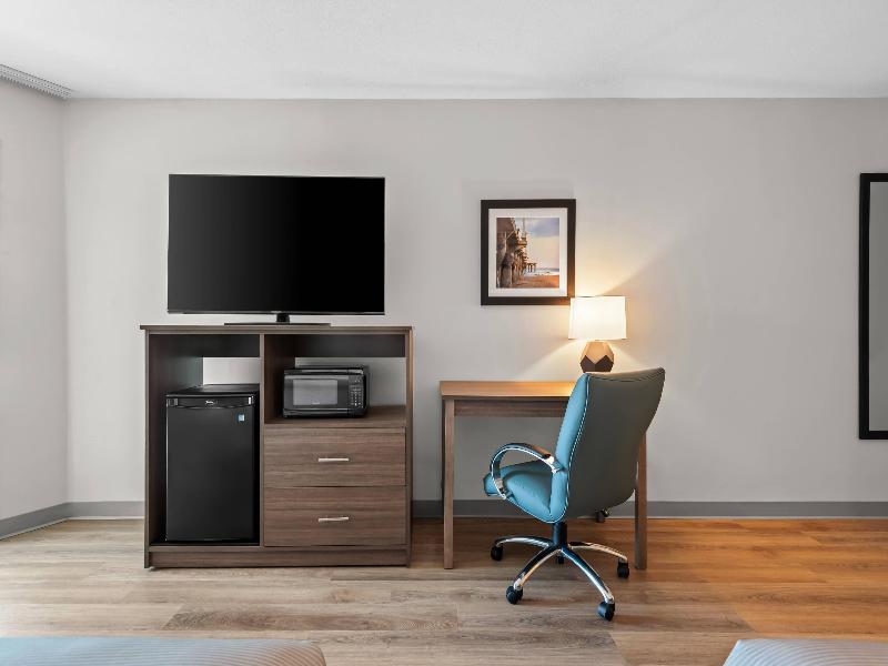 Quality Inn & Suites Hermosa Beach image