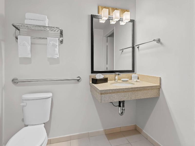 Quality Inn & Suites Hermosa Beach image