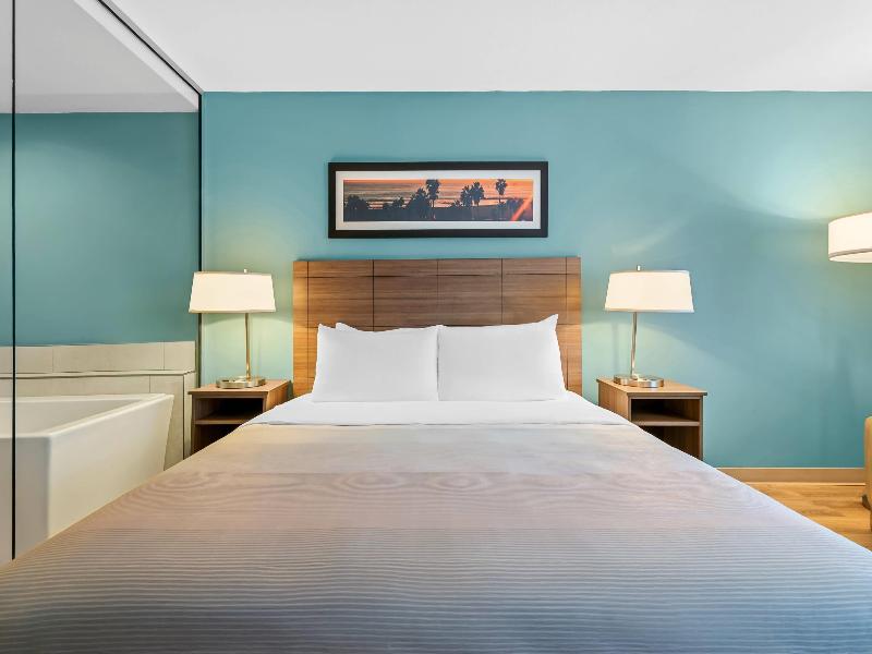 Quality Inn & Suites Hermosa Beach image