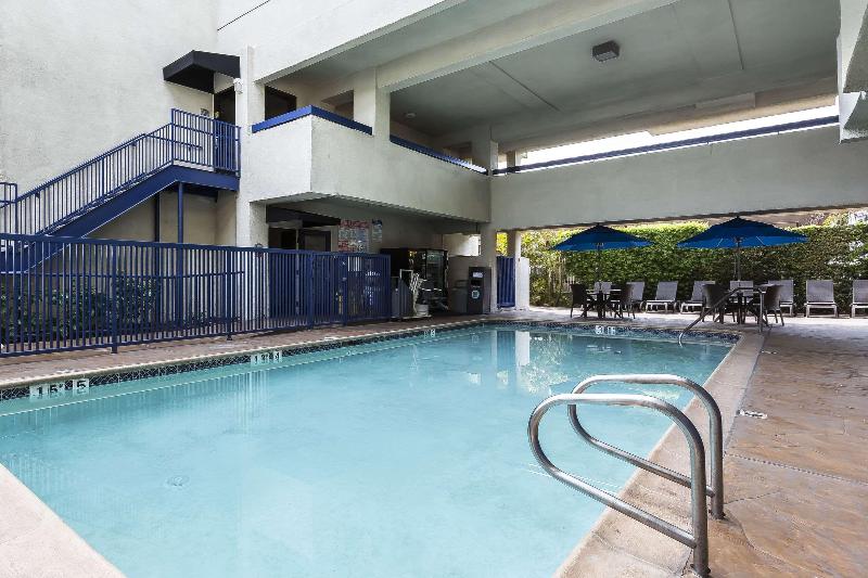 Comfort Inn Suites LAX Airport