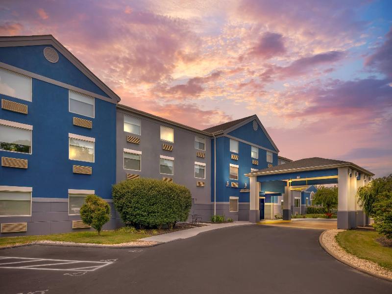 Comfort Inn & Suites Butler image