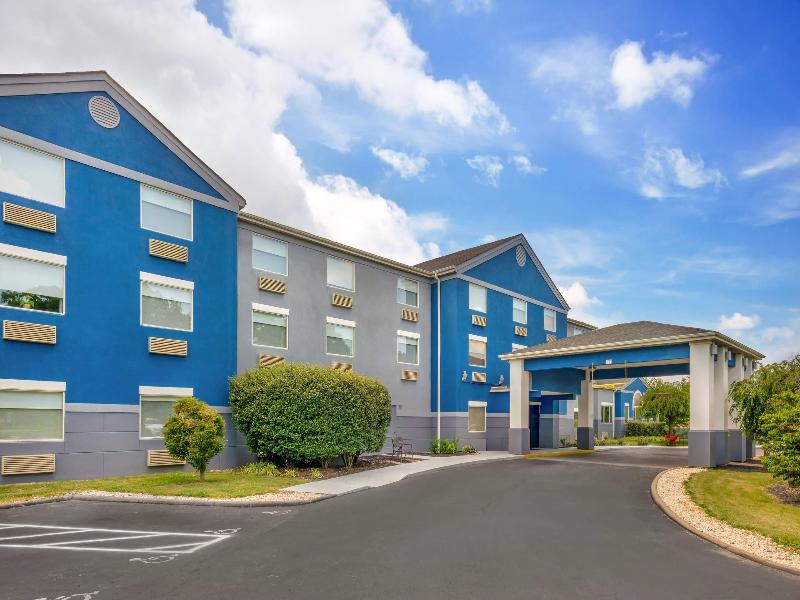 Comfort Inn & Suites Butler image