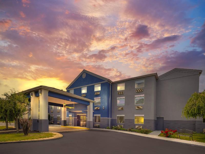 Comfort Inn & Suites Butler image