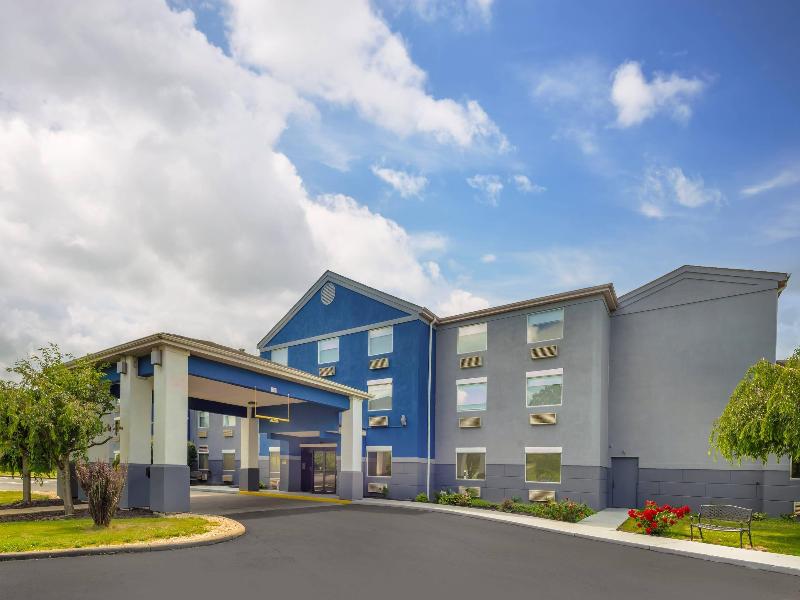 Comfort Inn & Suites Butler image