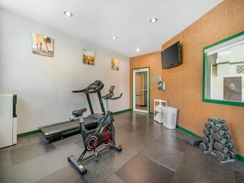 Comfort Inn & Suites Butler image
