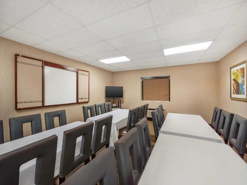 Comfort Inn & Suites Butler image