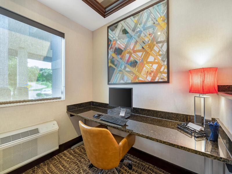 Comfort Inn & Suites Butler image