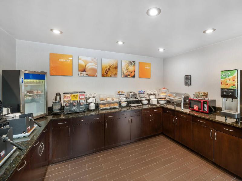 Comfort Inn & Suites Butler image