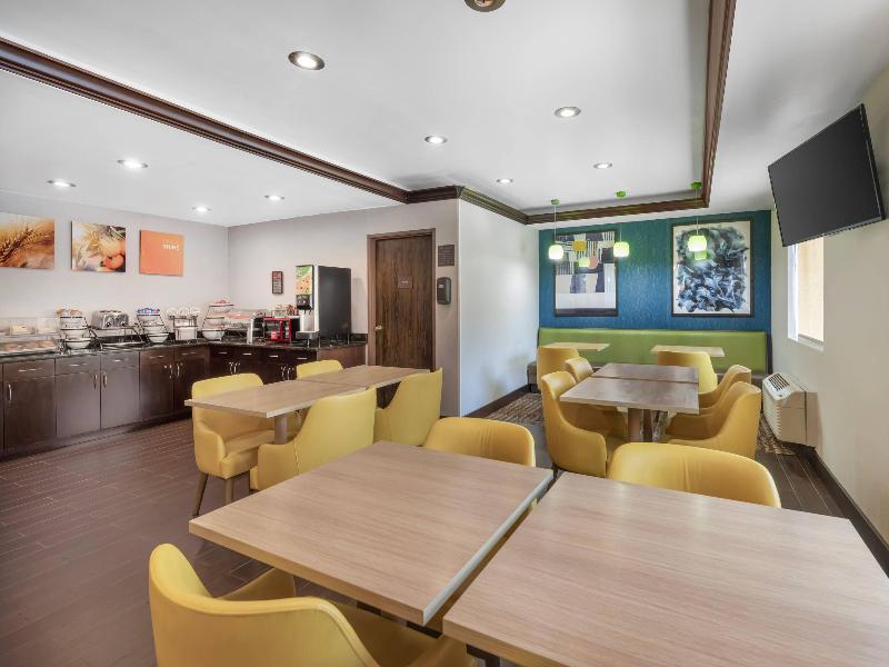Comfort Inn & Suites Butler image