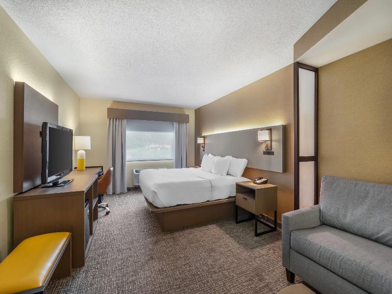 Comfort Inn & Suites Butler image