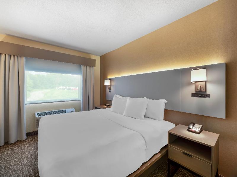 Comfort Inn & Suites Butler image