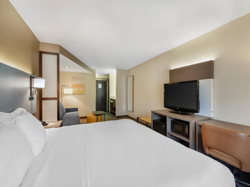 Comfort Inn & Suites Butler image