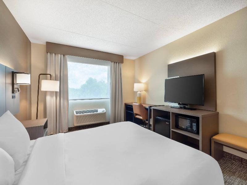 Comfort Inn & Suites Butler image