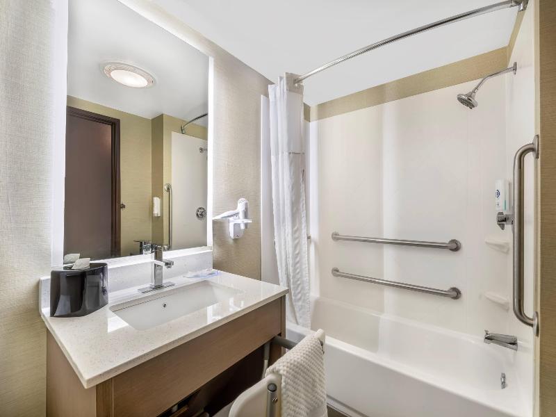 Comfort Inn & Suites Butler image