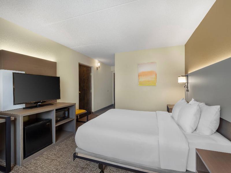 Comfort Inn & Suites Butler image
