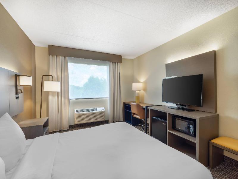 Comfort Inn & Suites Butler image