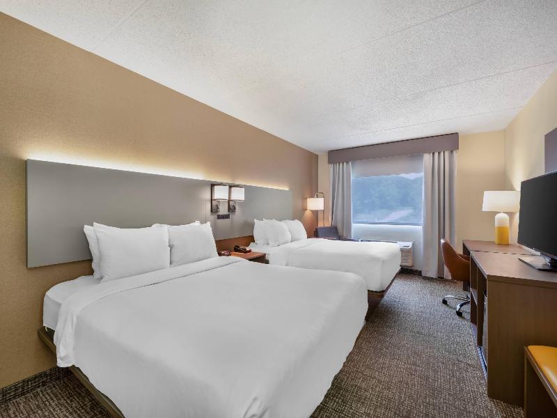 Comfort Inn & Suites Butler image