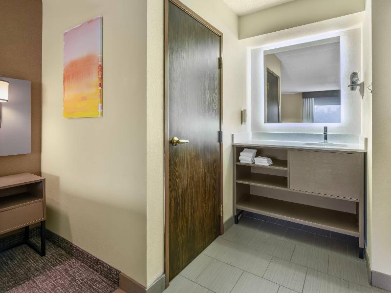 Comfort Inn & Suites Butler image