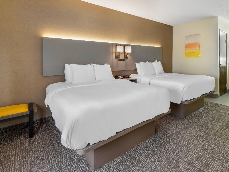 Comfort Inn & Suites Butler image