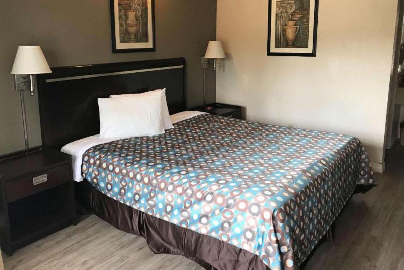 Quality Inn Waynesburg image