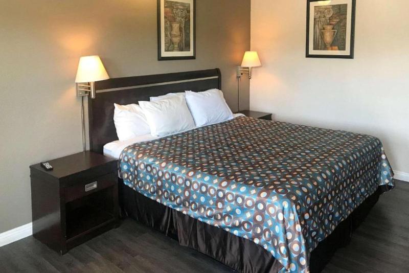 Quality Inn Waynesburg image