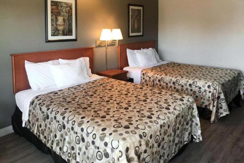 Quality Inn Waynesburg image