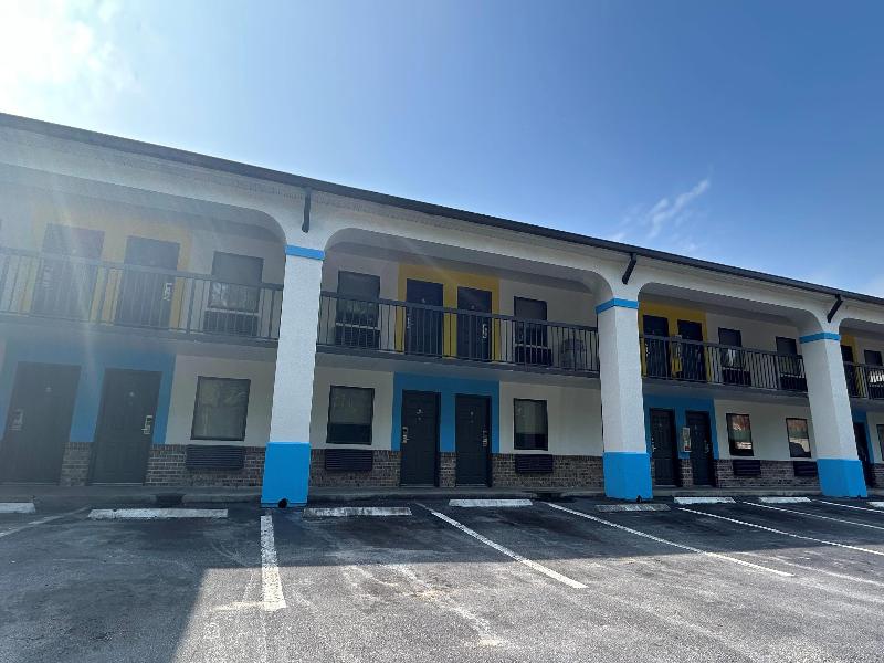 Days Inn & Suites by Wyndham Columbia Airport
