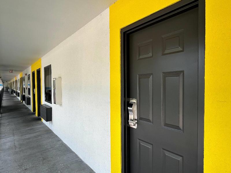 Days Inn & Suites by Wyndham Columbia Airport