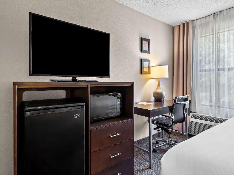 Comfort Inn Clinton image