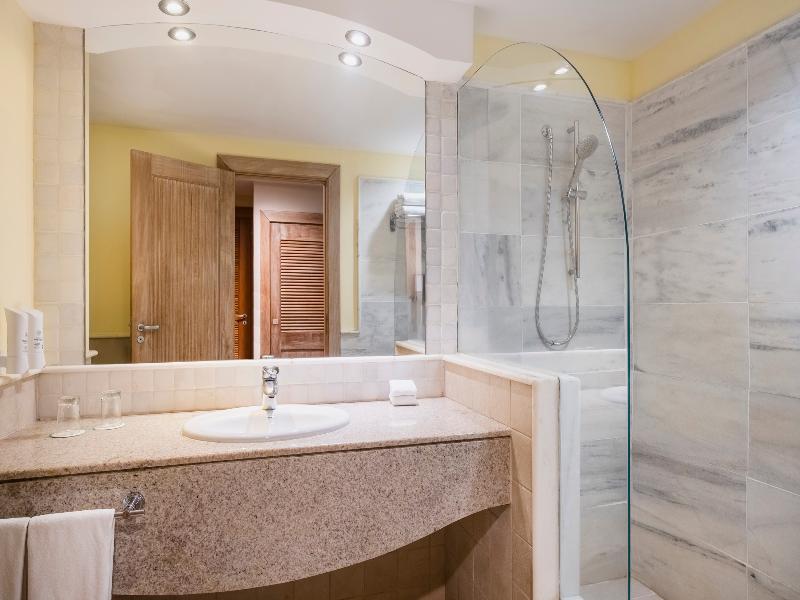 Iberostar Waves Bahia All Inclusive image