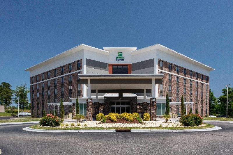 HOLIDAY INN EXPRESS ROCKY MOUNT – SPORTS CENTER