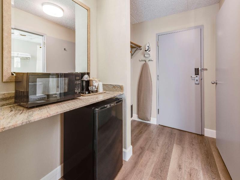 SureStay Plus Hotel by Best Western McGuire AFB Ja image