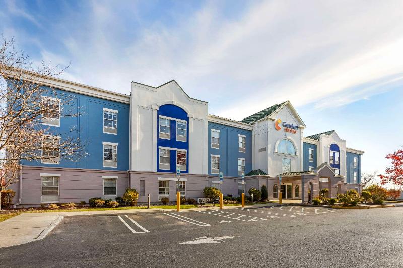 Comfort Suites East Brunswick - South River image