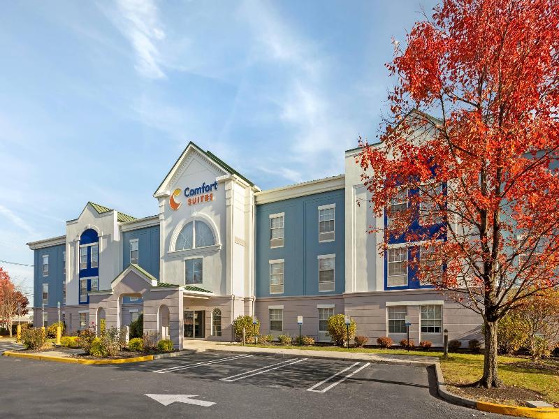 Comfort Suites East Brunswick - South River image