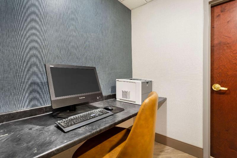 Comfort Suites East Brunswick - South River image
